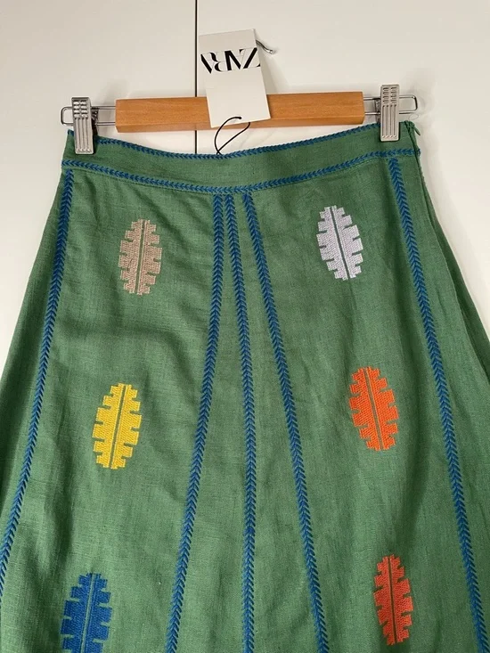 NWT ZARA Green Embroidered A-Line Skirt Linen Blend Aztec size Extra Small - Picture 2 of 7